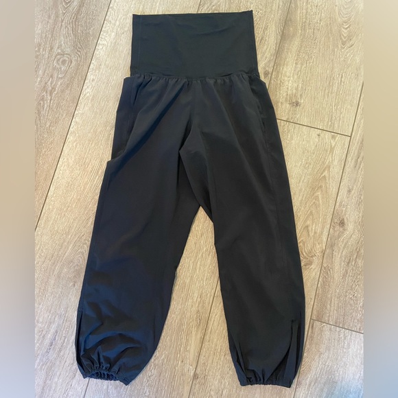 Lululemon Crop Pants - Picture 1 of 4